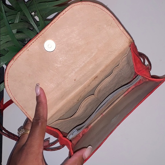 Handmade leather crossed red bag - Picture 3 of 3